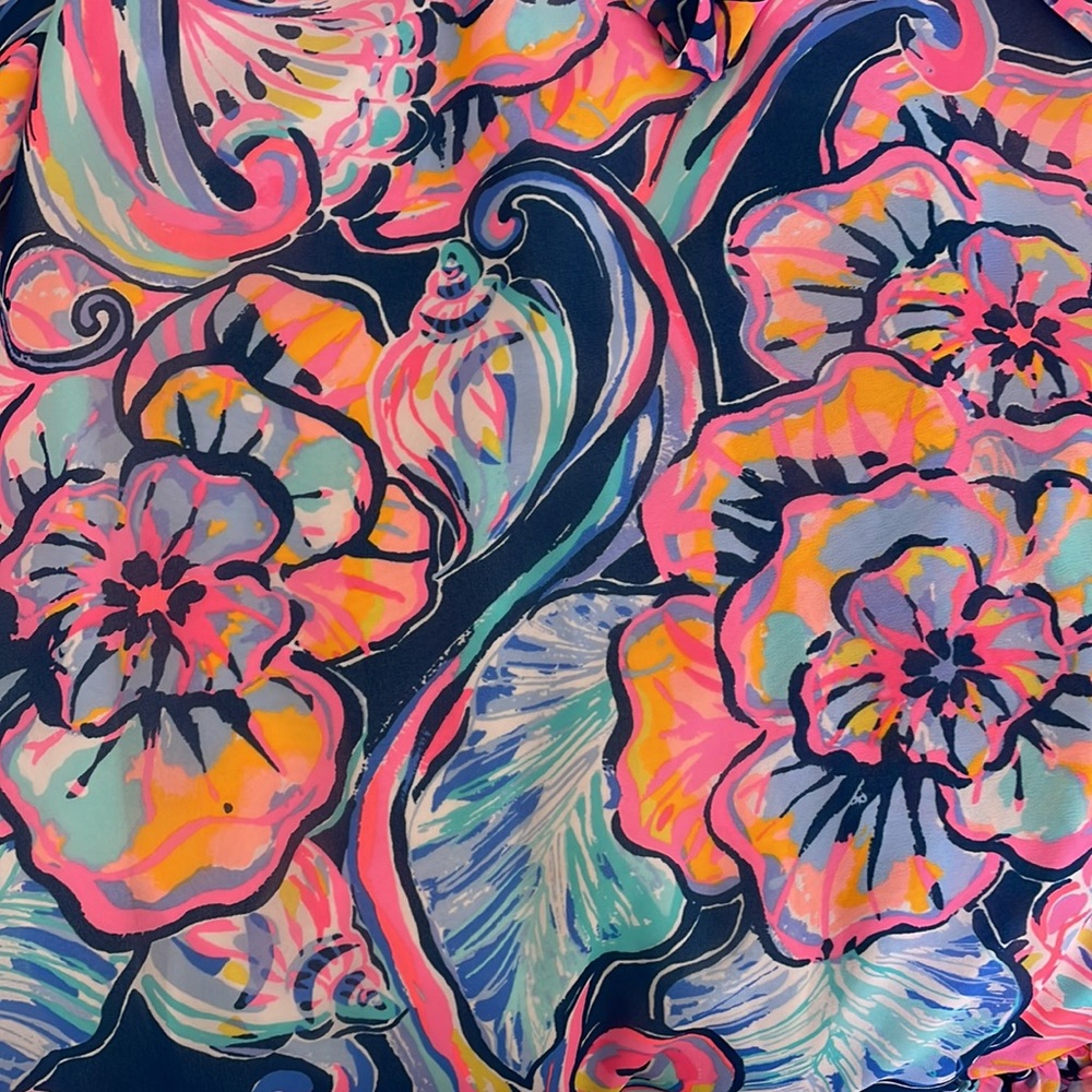 Lilly Pulitzer dress xs. So cute. Impossible to photograph. Off the shoulder.